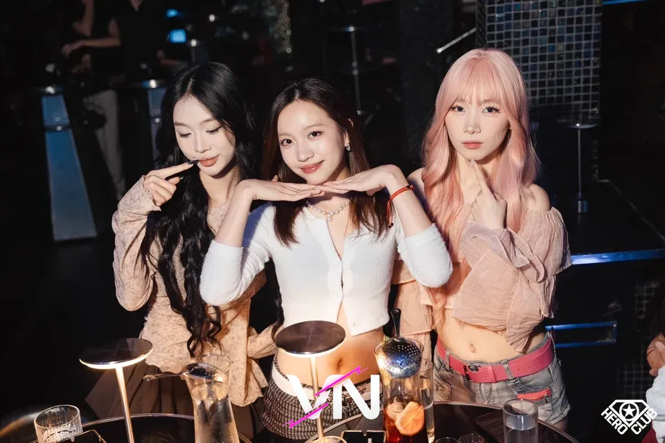 히어로 클럽 3명의 여성 게스트