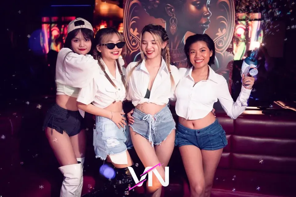 호치민 엘릭서 라운지 바 게스트 1번째