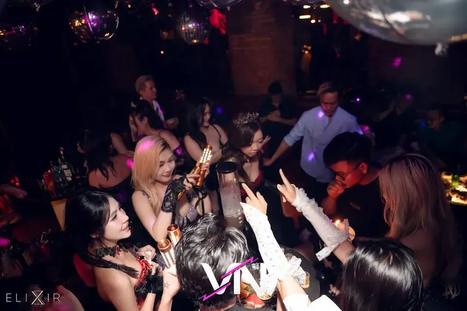 호치민 엘릭서 라운지 바 분위기 4번째