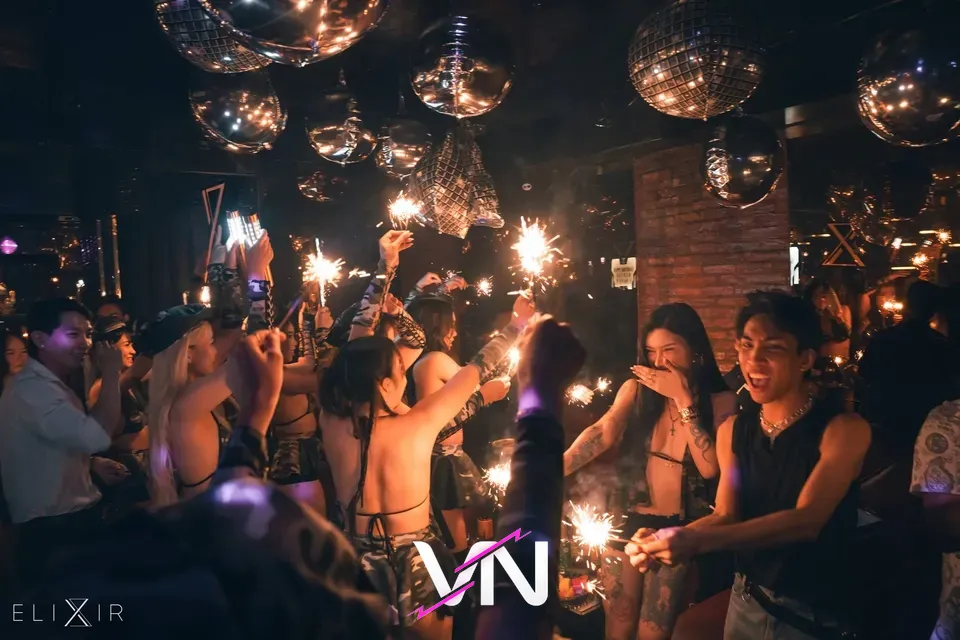 호치민 엘릭서 라운지 바 분위기 6번째