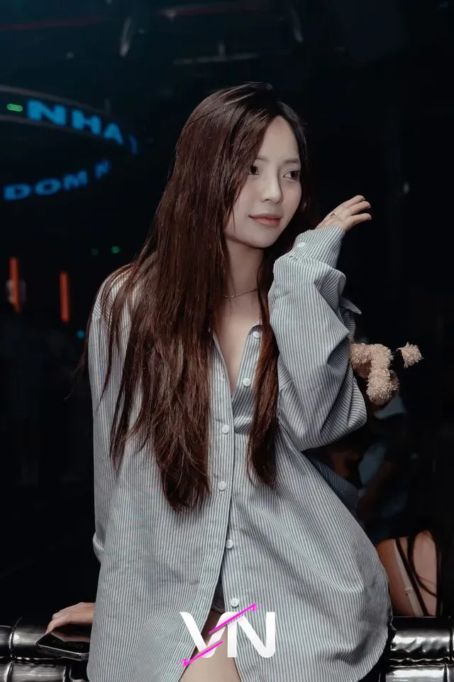 나트랑 돔 클럽 아름다운 여성 관객