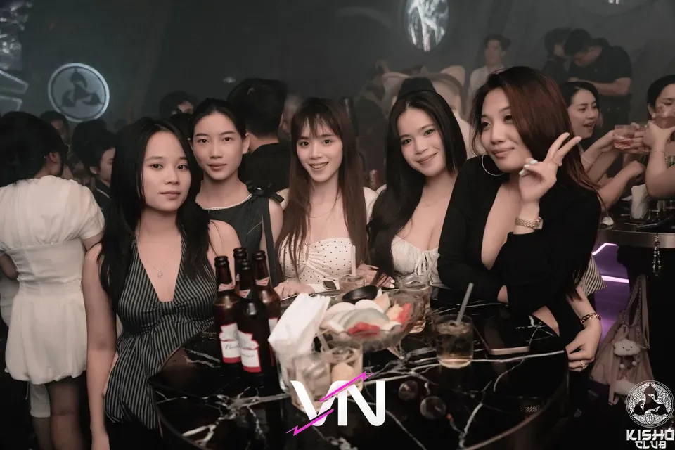 키쇼 클럽 5명의 여성 게스트
