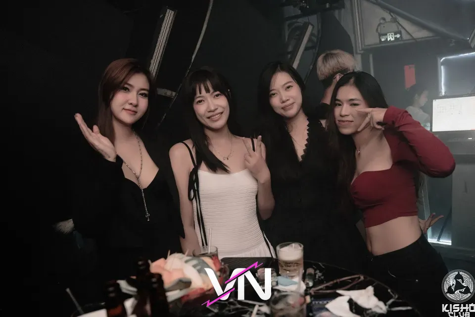 키쇼 클럽 4명의 여성 게스트
