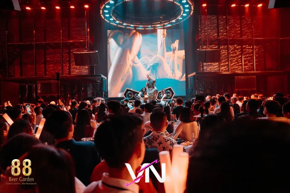 붕따우 88 비어 가든 분위기 1번째