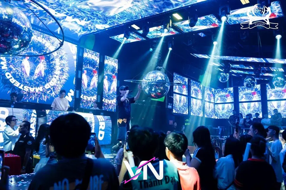 붕따우 블루문 클럽 분위기 3번째